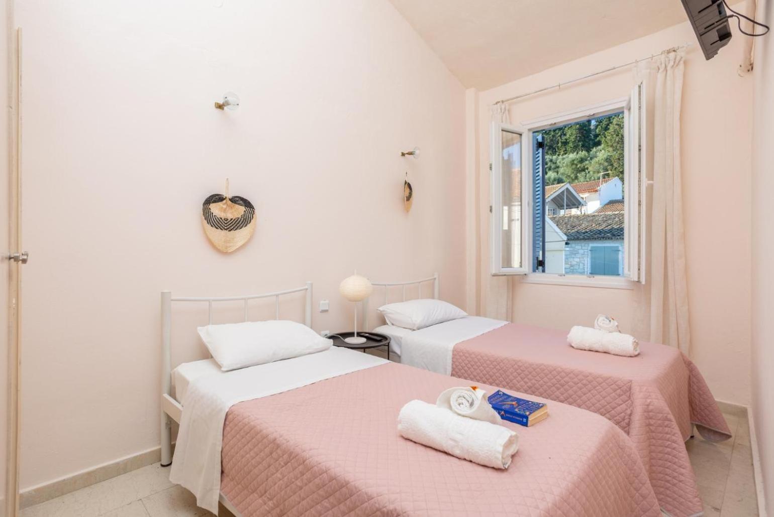 Flora Maisonettes 2 Гайос Екстериор снимка