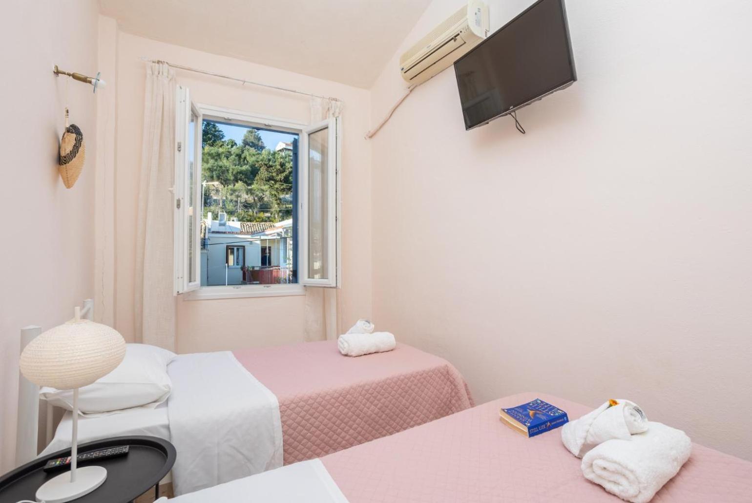 Flora Maisonettes 2 Гайос Екстериор снимка